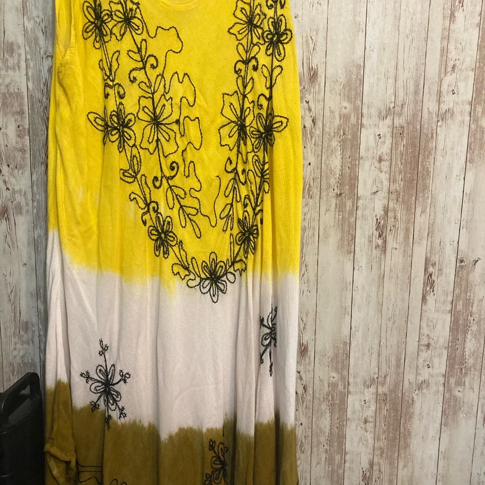 Dress - Picture 3 of 3